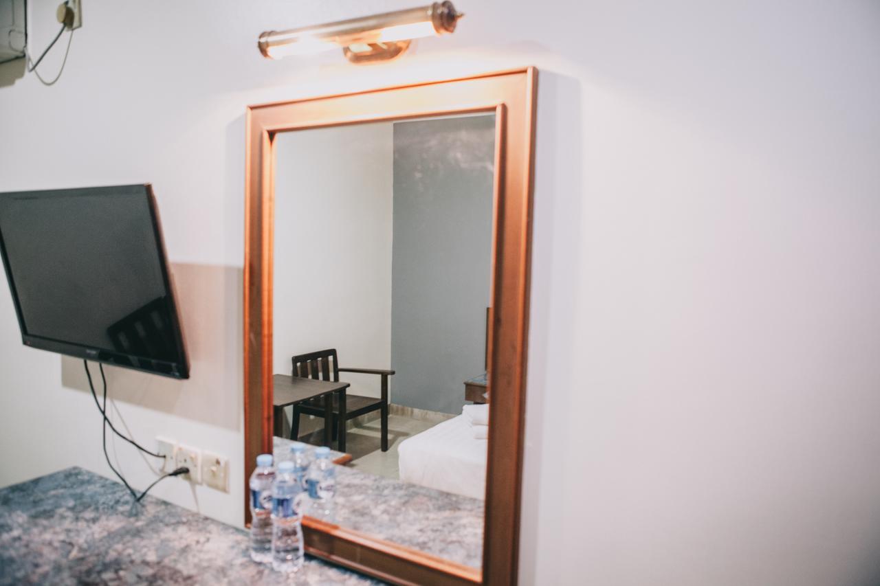 Hotel Gloris Batam Экстерьер фото