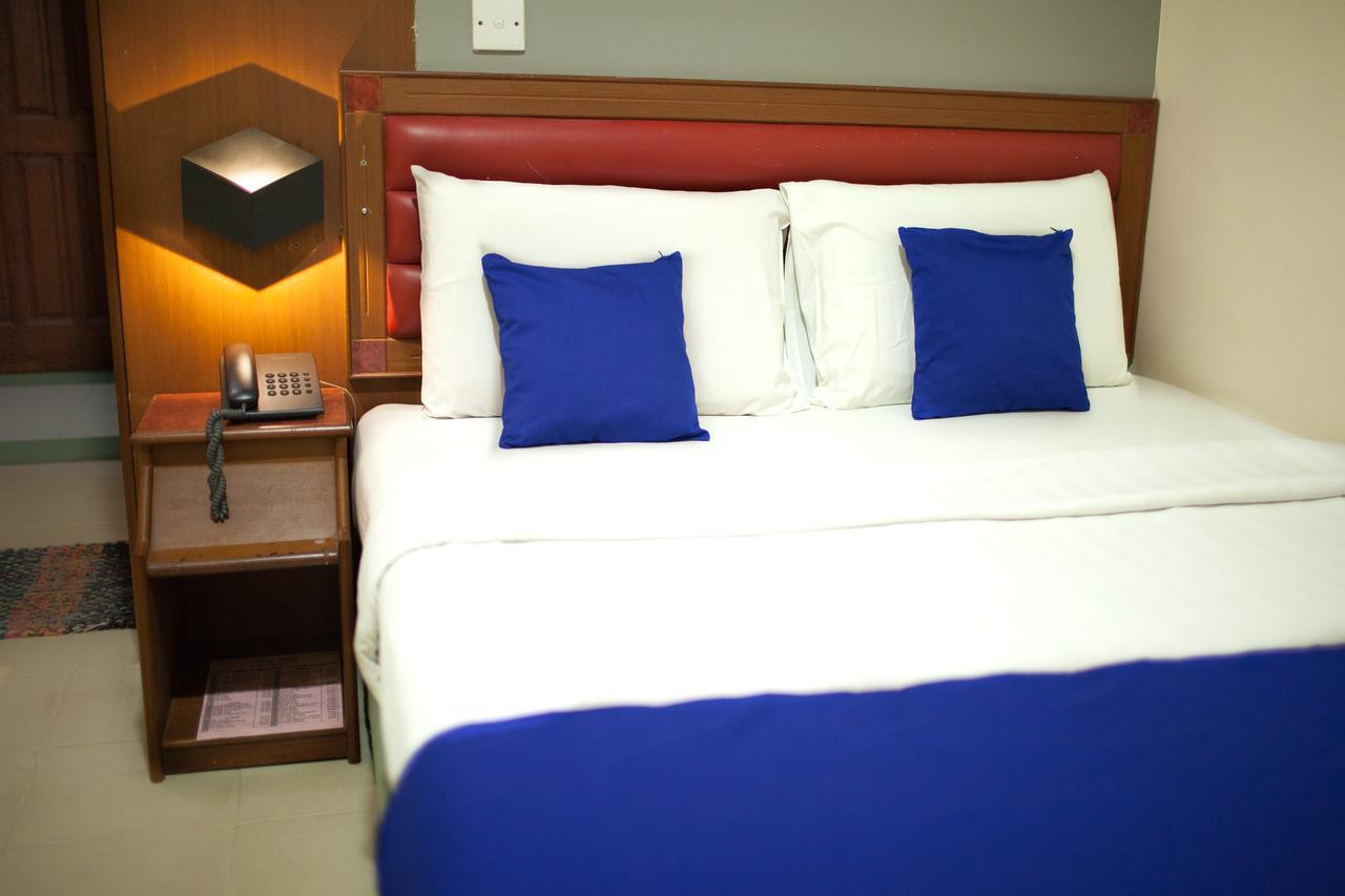Hotel Gloris Batam Экстерьер фото