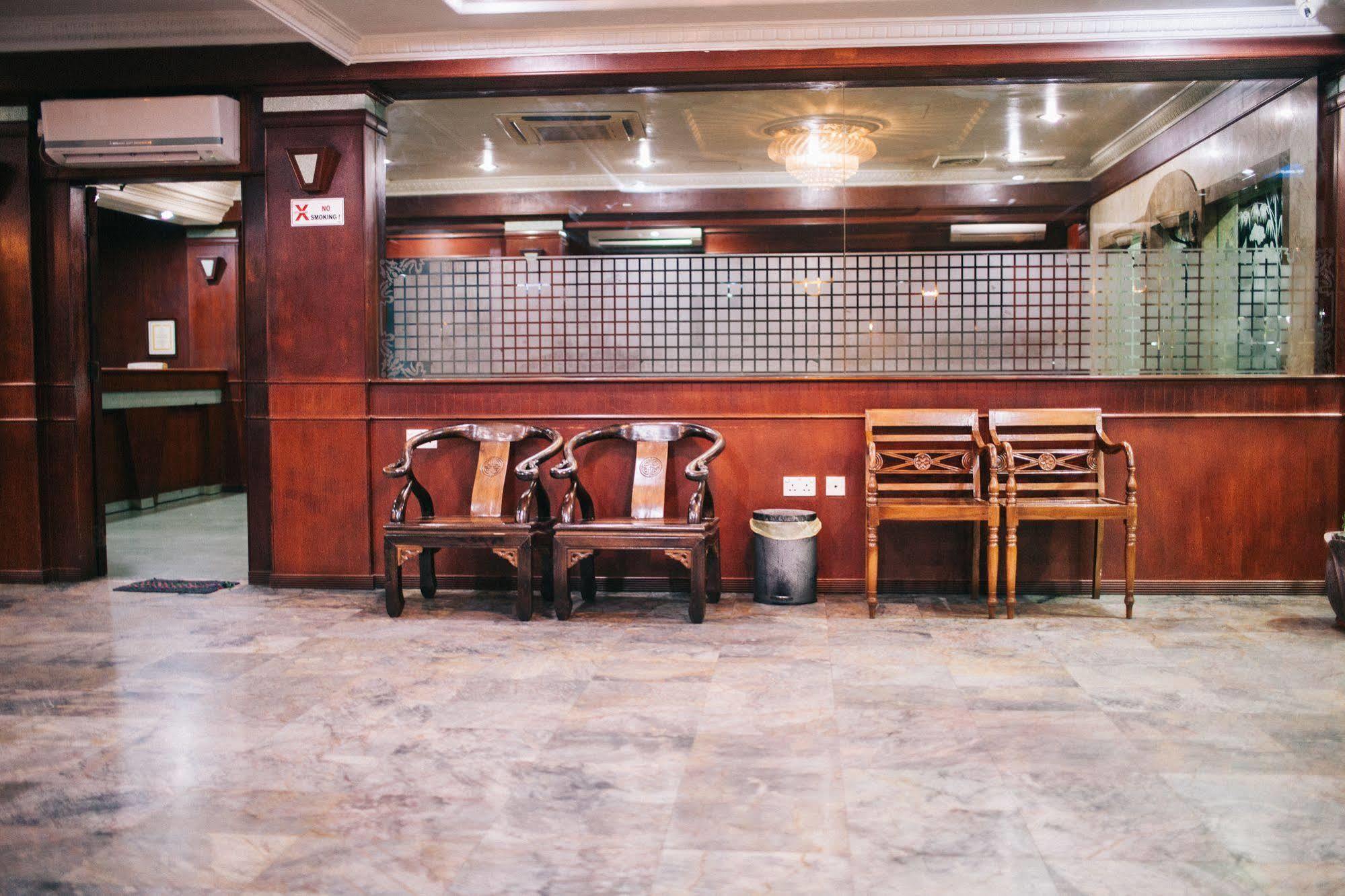 Hotel Gloris Batam Экстерьер фото