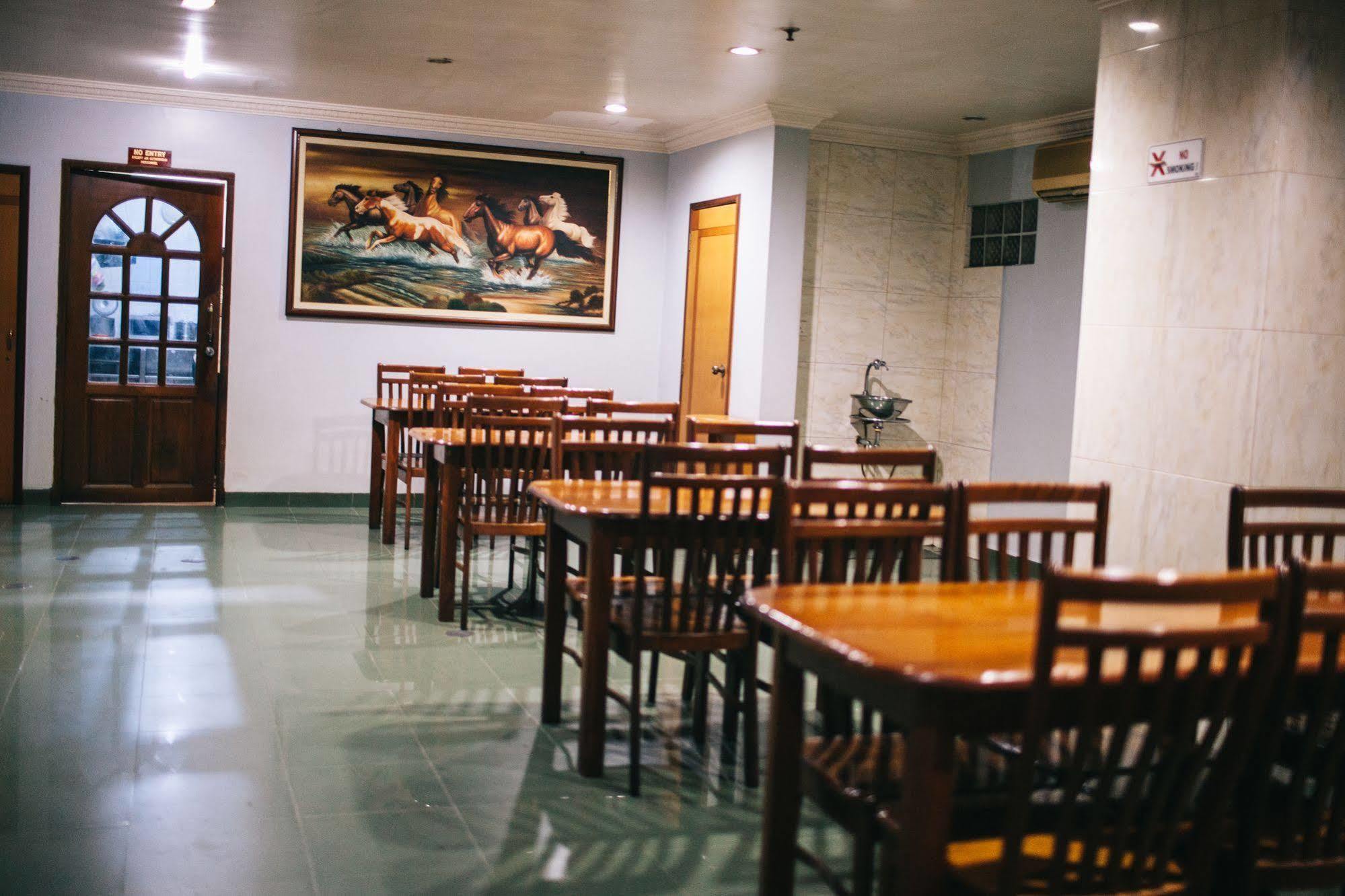 Hotel Gloris Batam Экстерьер фото