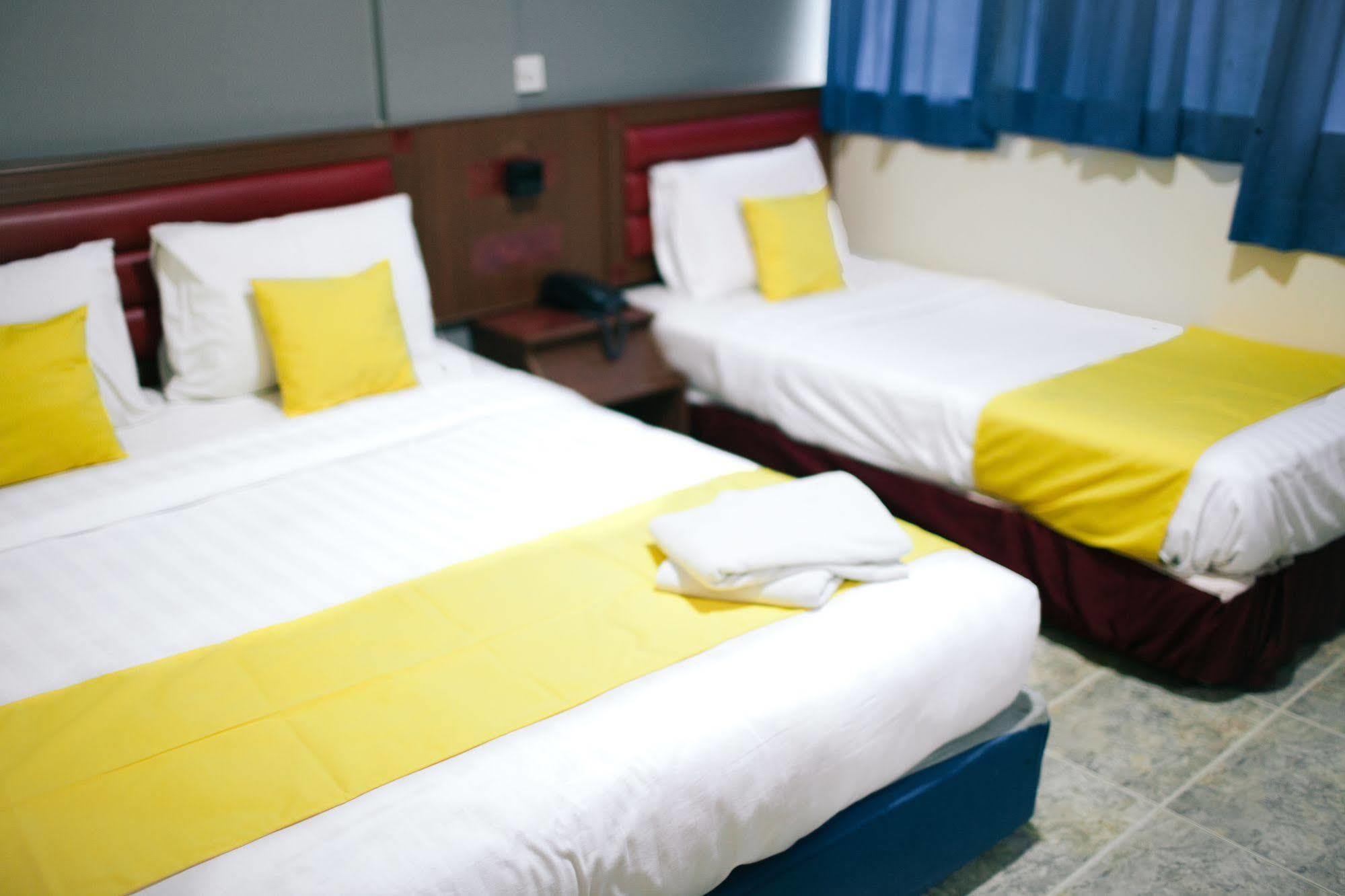 Hotel Gloris Batam Экстерьер фото