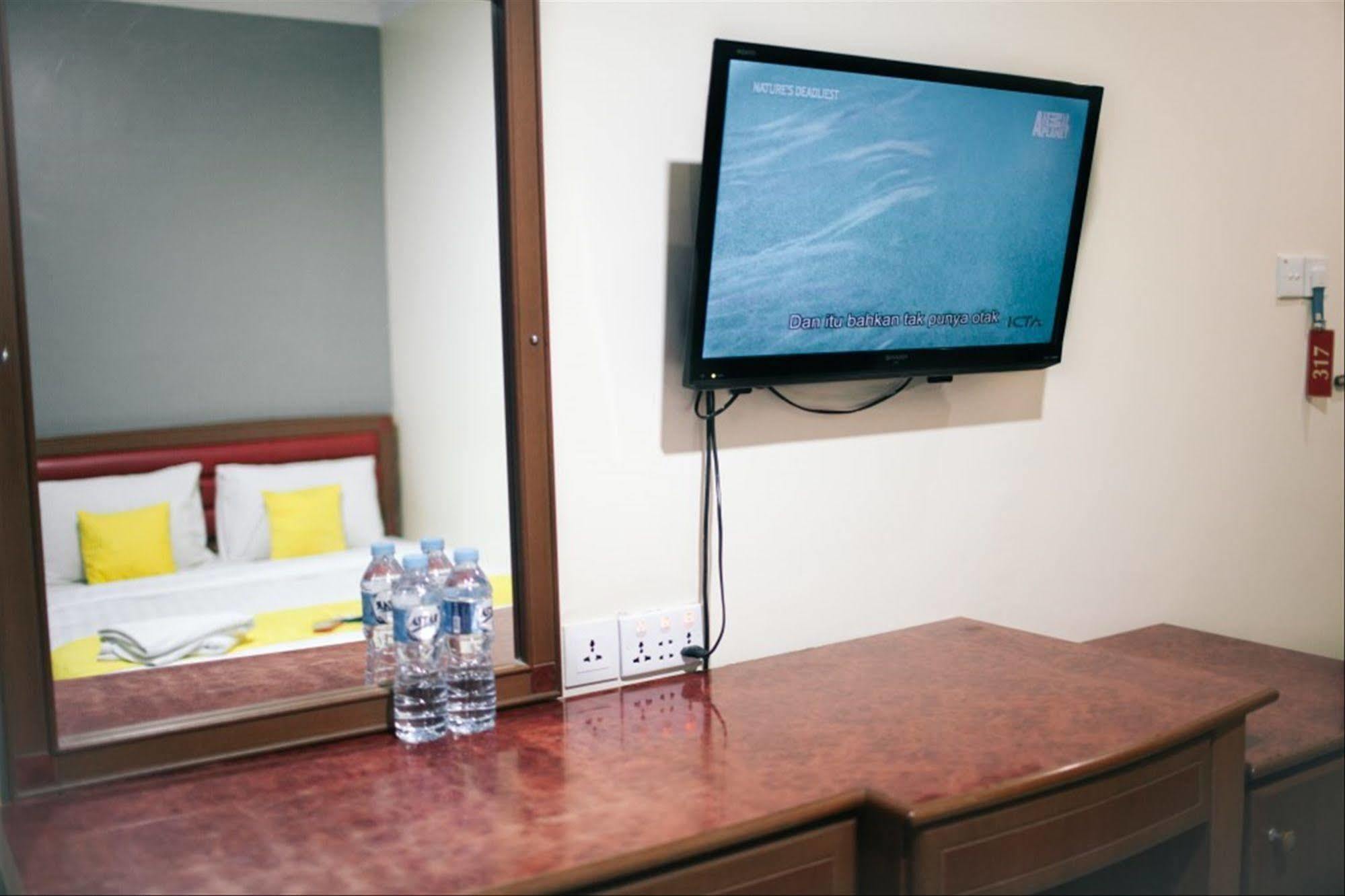 Hotel Gloris Batam Экстерьер фото