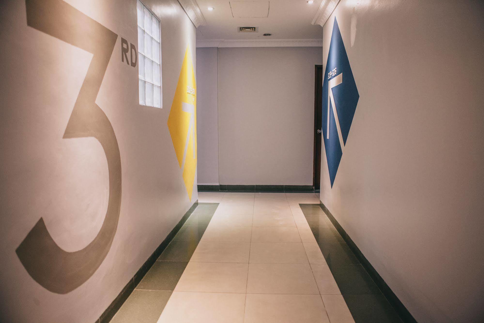 Hotel Gloris Batam Экстерьер фото
